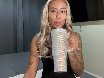 Stripchat Live Sex of CoCo-Queen