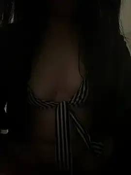 Stripchat Live Sex Cam of badbunnybabe123