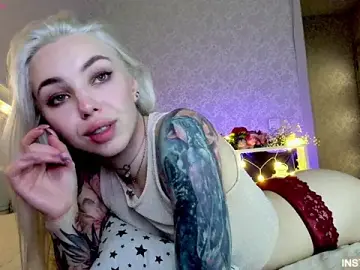 Stripchat Free Porn Cam of LillyMoure_