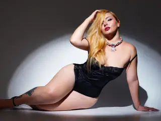 Xlovecam Adult Video Chat of RoxannEmilss