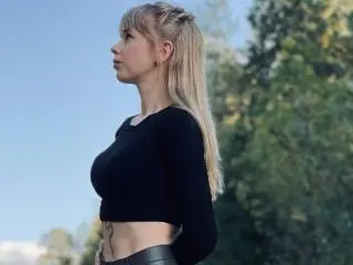 Xlovecam Watch Live Sex Cams of MeeBoggio