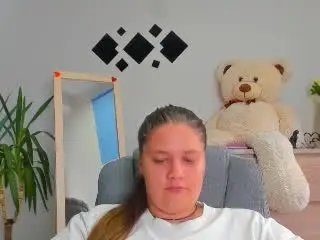 Xlovecam Watch Live Sex Cams of Madrinia