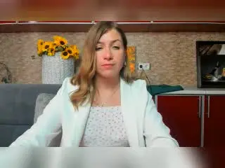 Xlovecam Live Sex Cam of LoriEla