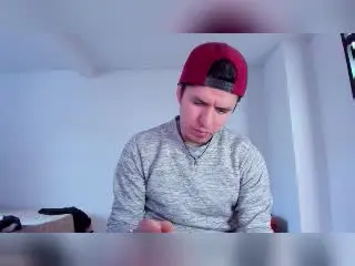 Xlovecam Free Porn Cam of DreamHunterdz