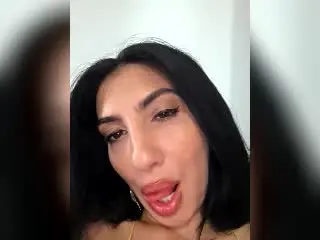 Xlovecam Watch Live Sex Cams of BrunetteBabe69