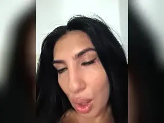 Xlovecam Sex Cam of BrunetteBabe69