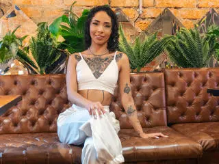 Xlovecam Adult Webcams of SilvanaXOwen