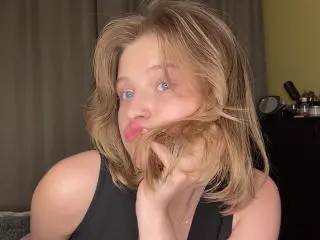 Xlovecam Watch Live Sex Cams of OlimpiaWiatrek