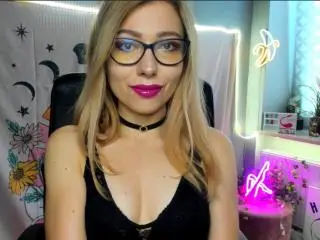 Xlovecam Live Sex Cam of HeartHeidi