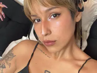 Xlovecam Adult Webcams of KiaraHernandezX