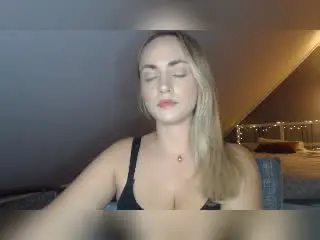 Xlovecam Sex Cam of ScarlettLips