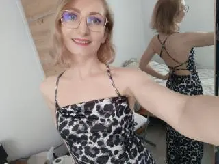 Xlovecam Adult Webcam of CinamonMoon